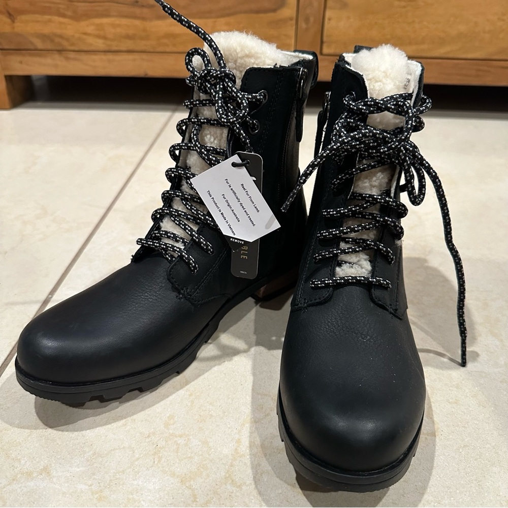 Sorel Emilie Short Lace Cozy Boot